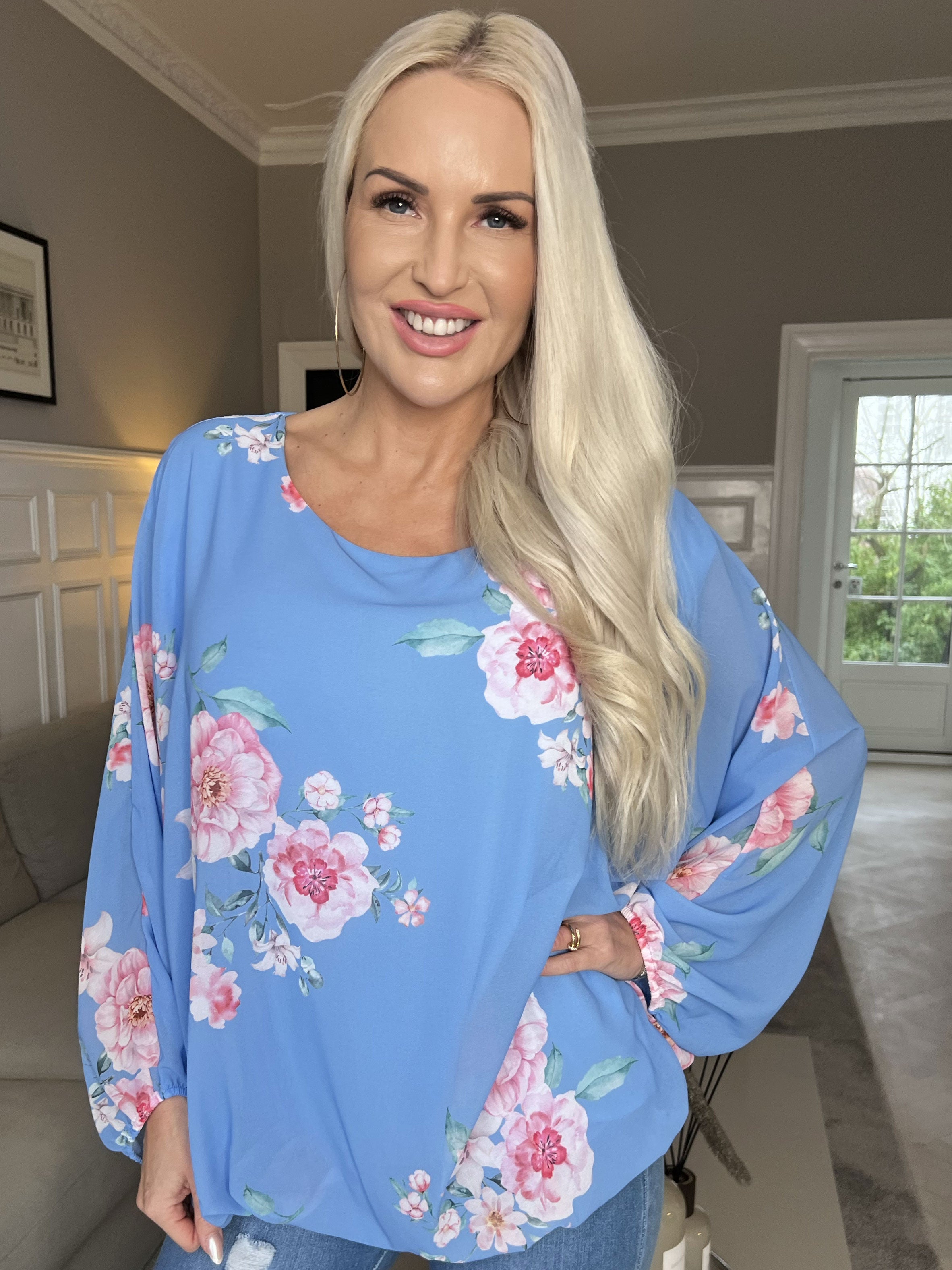 Destiny Rose - Bluse i chiffon med bonderoser